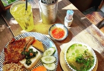 Cơm trưa văn phòng