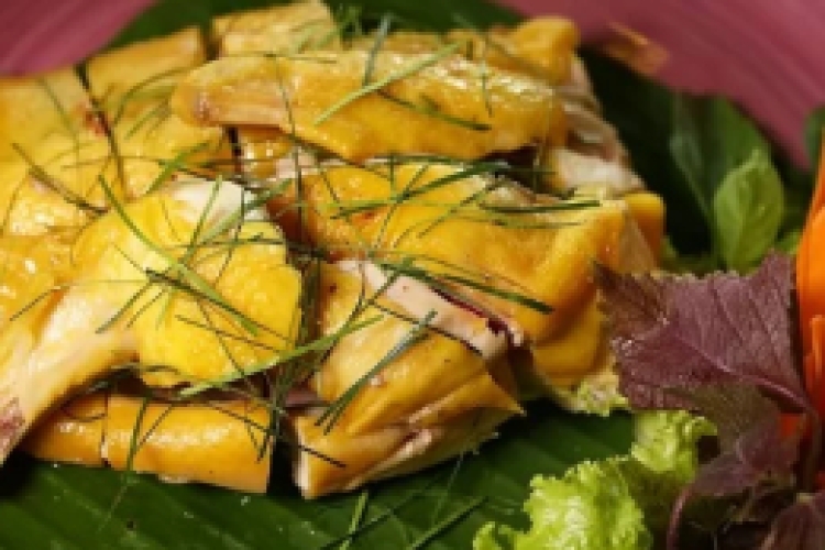 Gà tre hấp lá chanh