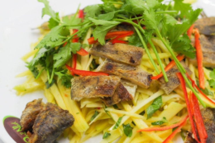 Gỏi xoài khô sặc