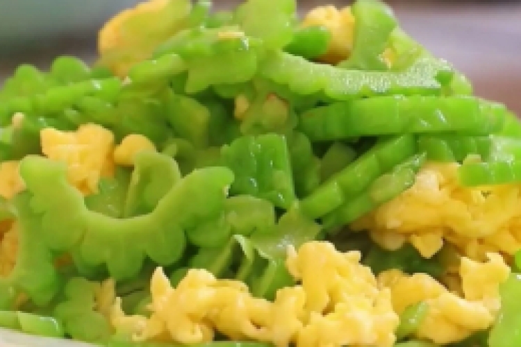 Khổ qua xào trứng